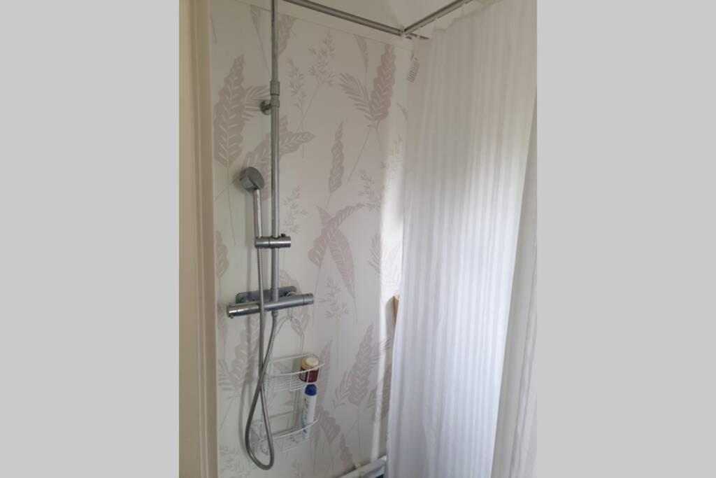 Gaeststuga I Vacker Natur, Bastu, Bubbelpool Sommartid Och Gratis Parkering Naera Ulricehamn Och Lassalyckan, Guesthouse With Nice View With Sauna And Free Parking Close To Dalsjoefors And Fishing Borås Extérieur photo
